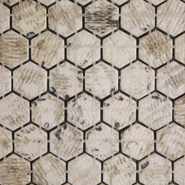 Mosaico de vidrio prensado en malla para baño y cocina 52 cm x 34 cm - Hexa gris mate