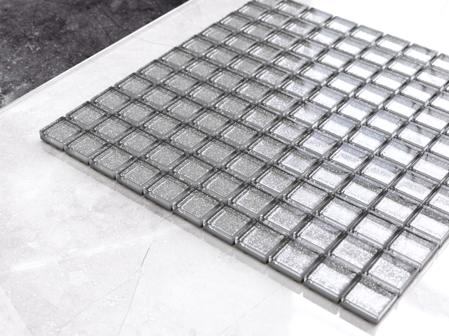Mosaico in vetro su rete per bagno o cucina 30 x 30 cm - Silver sparks