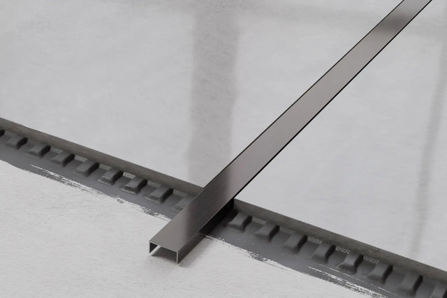 U-Profil aus geschliffenem Edelstahl - Gunmetal