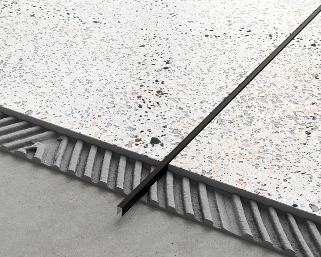 Profilo di raccordo a U in acciaio inox rettificato 2440 mm x 40 mm x 9 mm - nero opaco